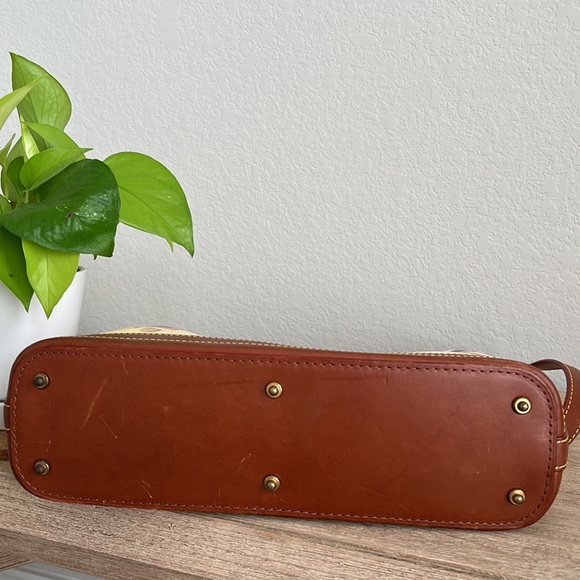 Dooney & Bourke popsicle bag. - Picture 8 of 11